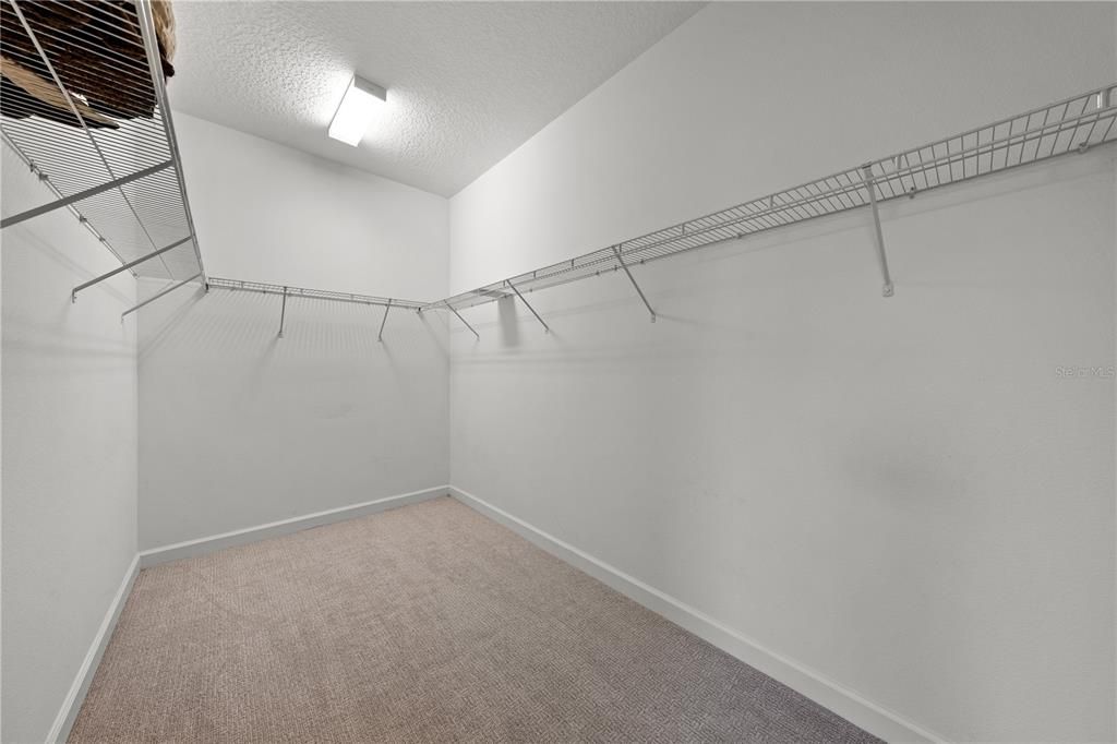 For Sale: $399,900 (3 beds, 2 baths, 1957 Square Feet)