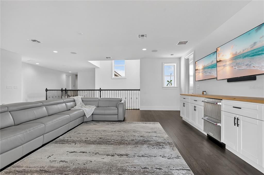 For Sale: $2,200,000 (5 beds, 5 baths, 4934 Square Feet)