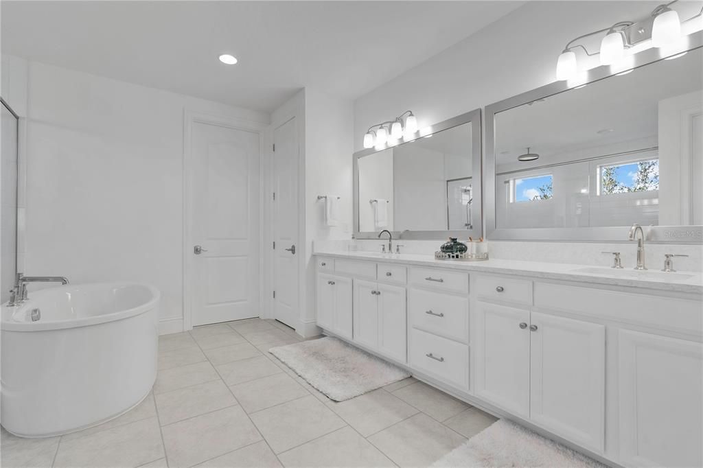 For Sale: $2,200,000 (5 beds, 5 baths, 4934 Square Feet)