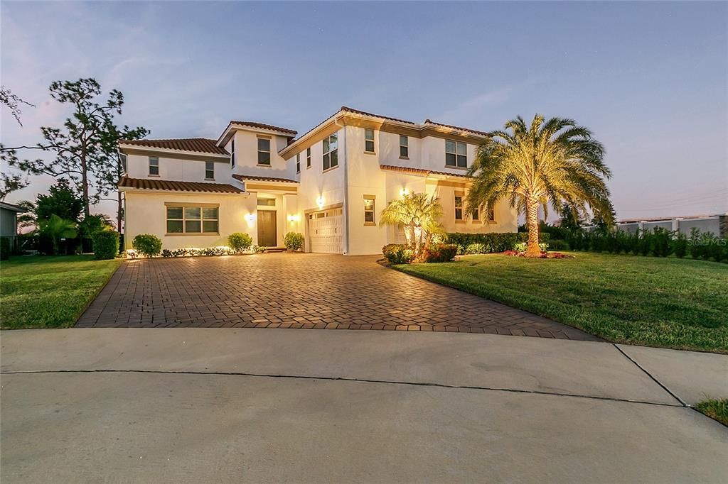 For Sale: $2,200,000 (5 beds, 5 baths, 4934 Square Feet)