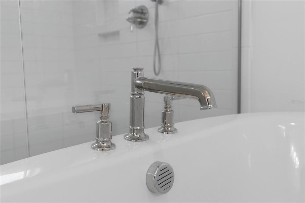 For Sale: $2,200,000 (5 beds, 5 baths, 4934 Square Feet)