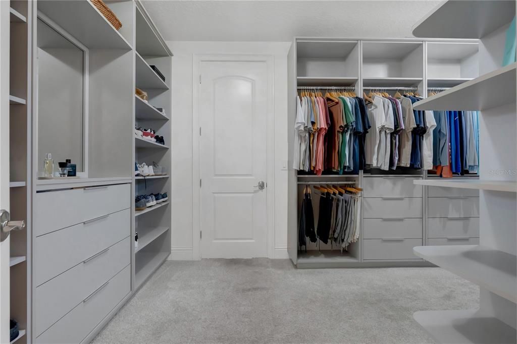 For Sale: $2,200,000 (5 beds, 5 baths, 4934 Square Feet)