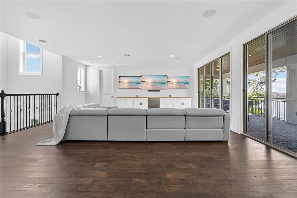 For Sale: $2,200,000 (5 beds, 5 baths, 4934 Square Feet)