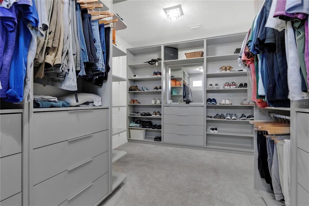 For Sale: $2,200,000 (5 beds, 5 baths, 4934 Square Feet)