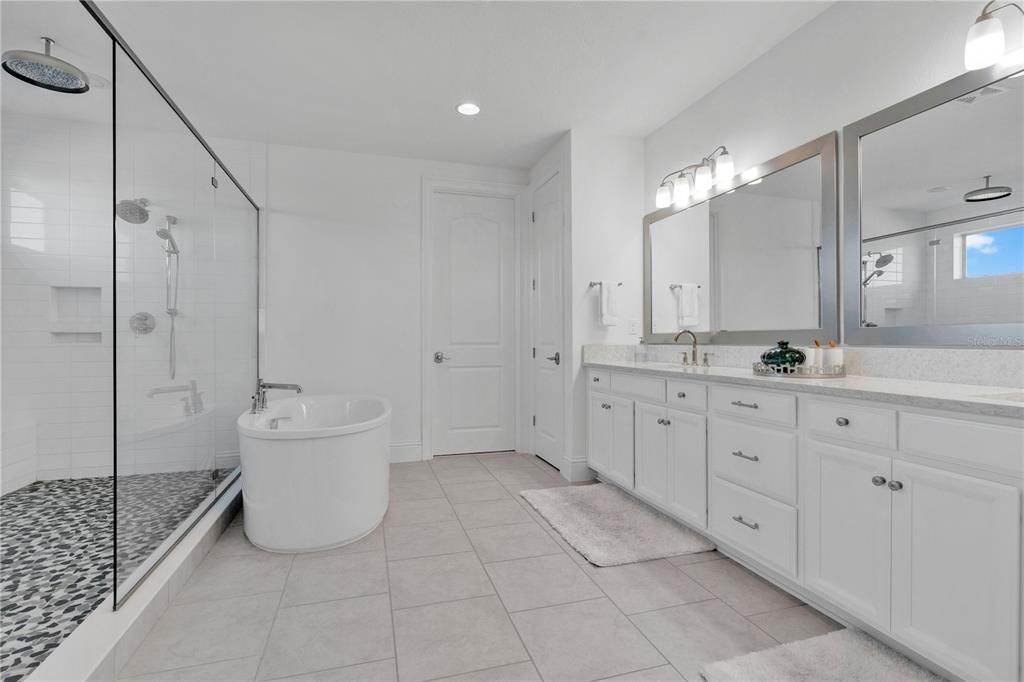 For Sale: $2,200,000 (5 beds, 5 baths, 4934 Square Feet)