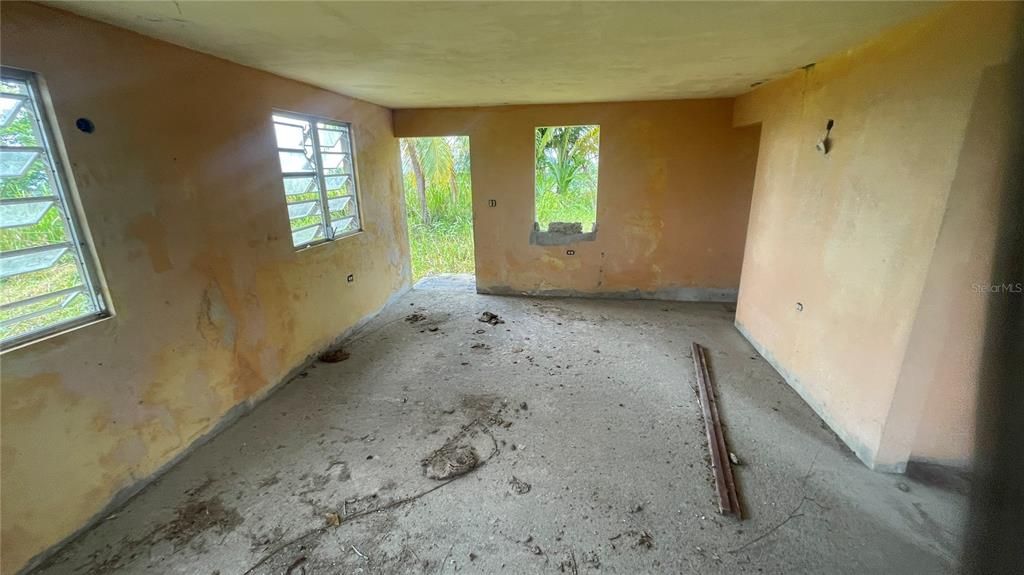 For Sale: $160,000 (2 beds, 1 baths, 700 Square Feet)