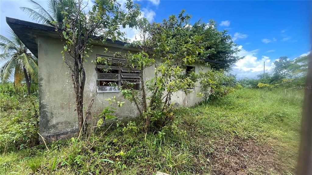 For Sale: $160,000 (2 beds, 1 baths, 700 Square Feet)