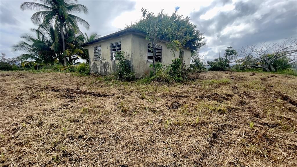For Sale: $160,000 (2 beds, 1 baths, 700 Square Feet)