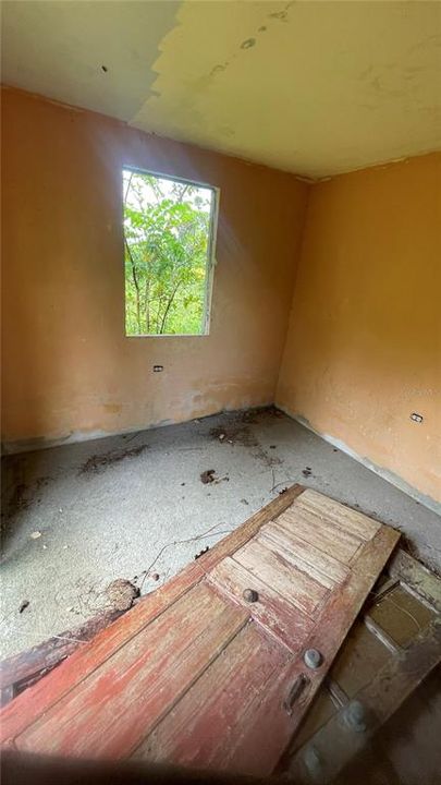 For Sale: $160,000 (2 beds, 1 baths, 700 Square Feet)