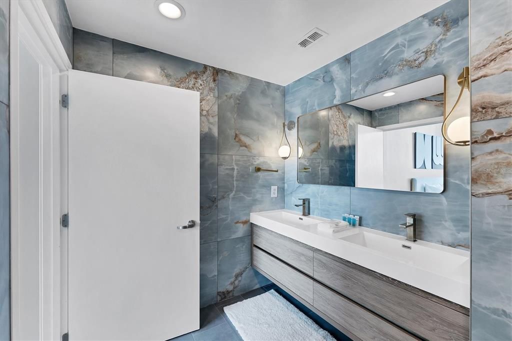 For Rent: $4,500 (2 beds, 2 baths, 1268 Square Feet)