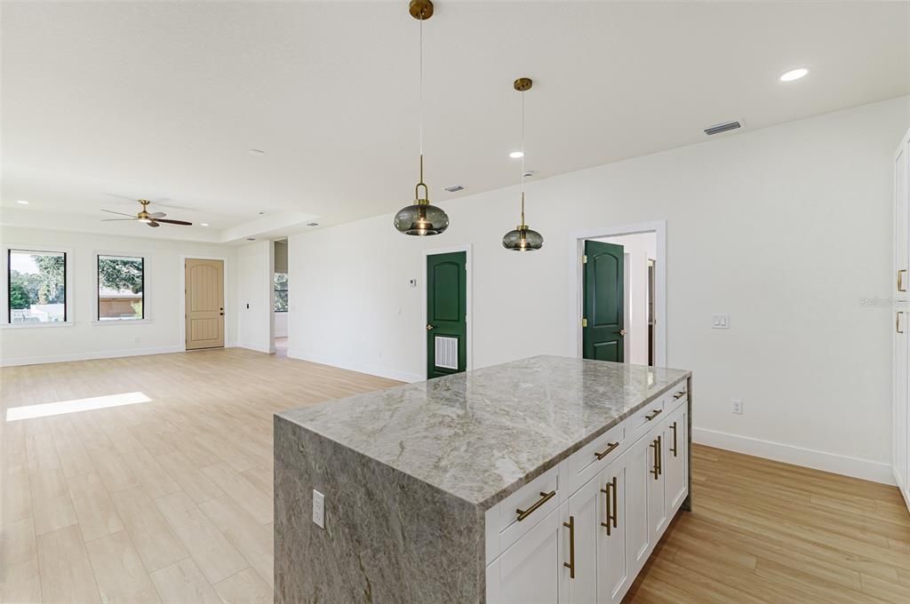 待售: $550,000 (3 贝兹, 2 浴室, 1790 平方英尺)