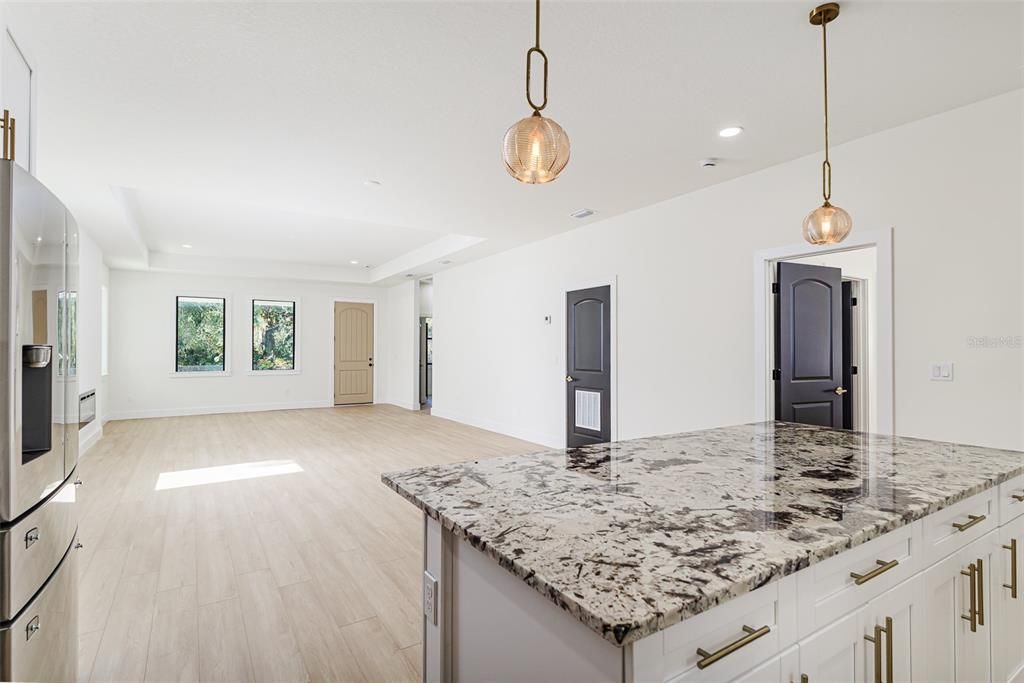 待售: $550,000 (3 贝兹, 2 浴室, 1790 平方英尺)