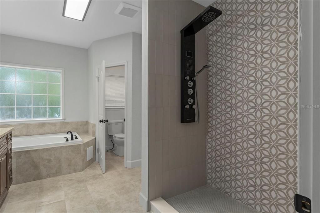 For Rent: $2,395 (4 beds, 3 baths, 2280 Square Feet)