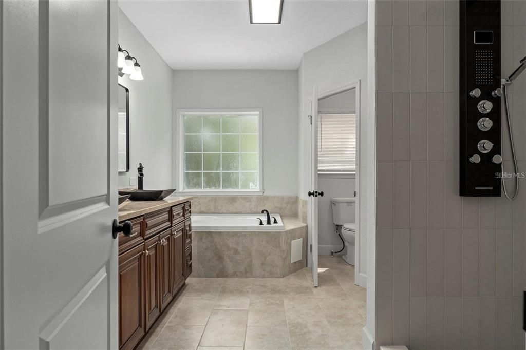 For Rent: $2,395 (4 beds, 3 baths, 2280 Square Feet)