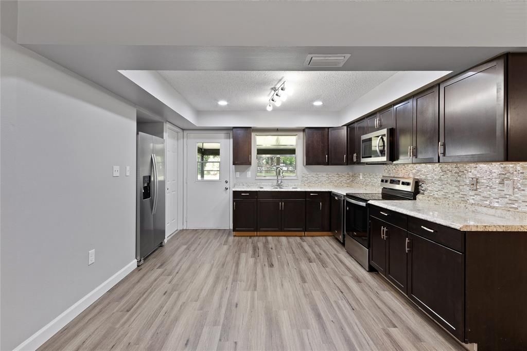 出租: $1,900 (3 贝兹, 2 浴室, 1176 平方英尺)