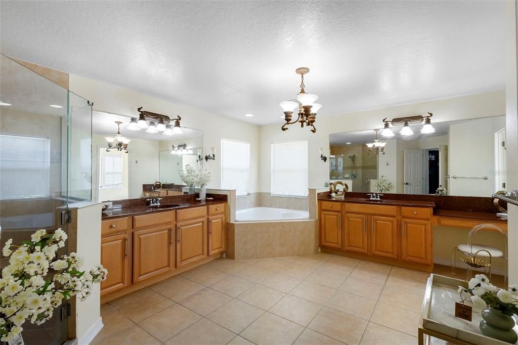 En Venta: $650,000 (5 camas, 3 baños, 3503 Pies cuadrados)