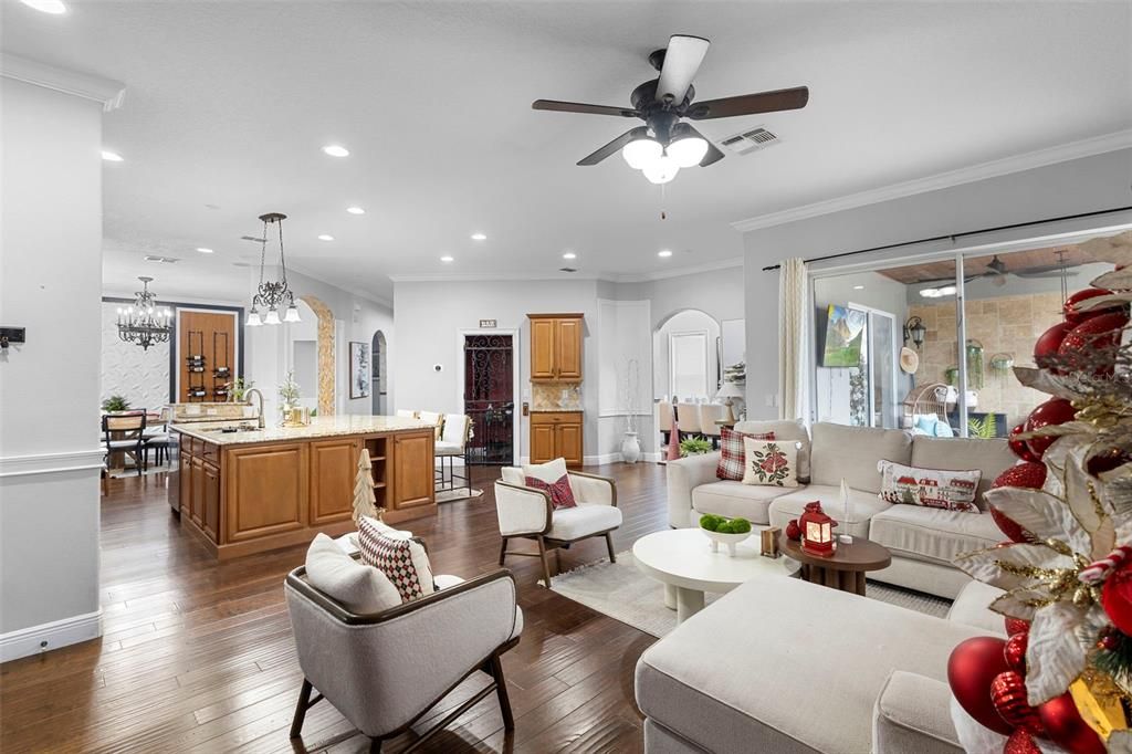 En Venta: $650,000 (5 camas, 3 baños, 3503 Pies cuadrados)