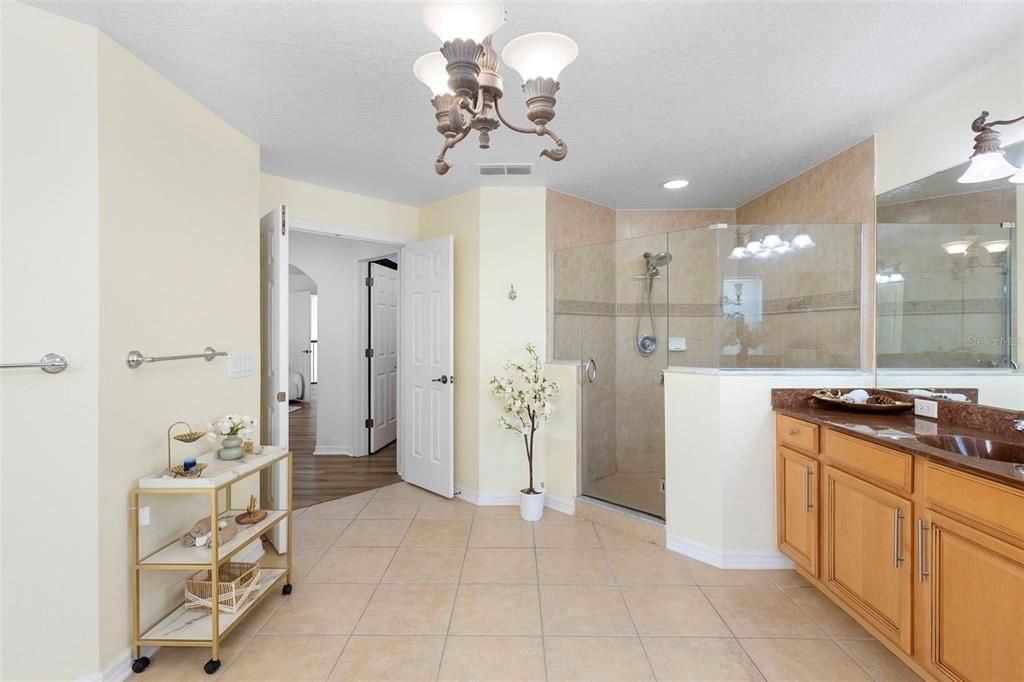 En Venta: $650,000 (5 camas, 3 baños, 3503 Pies cuadrados)