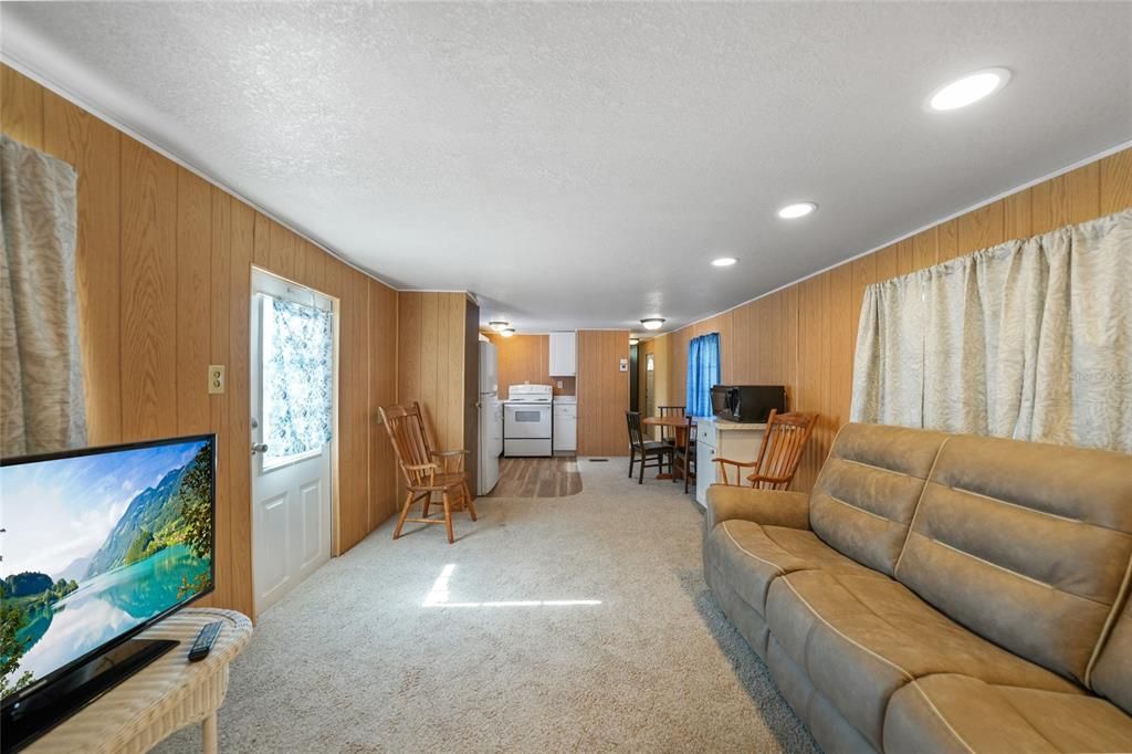 For Sale: $82,500 (2 beds, 1 baths, 672 Square Feet)