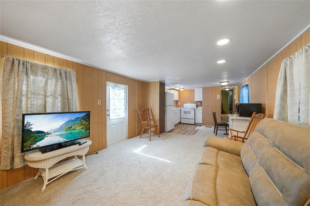 For Sale: $82,500 (2 beds, 1 baths, 672 Square Feet)