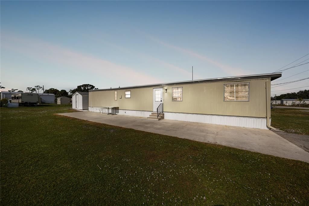 For Sale: $82,500 (2 beds, 1 baths, 672 Square Feet)