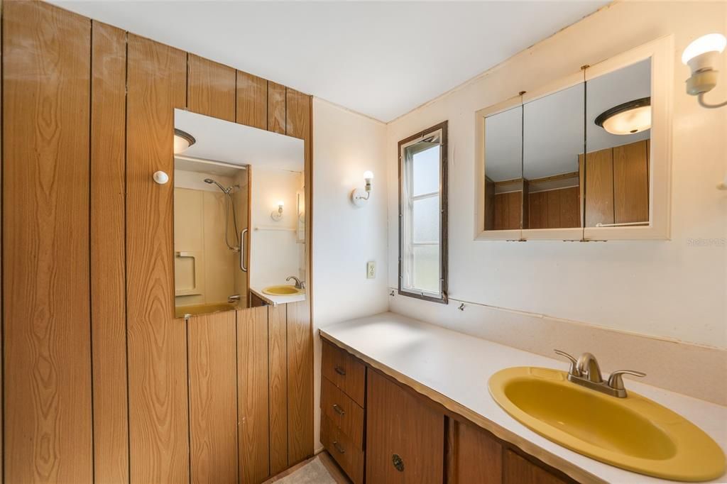 For Sale: $82,500 (2 beds, 1 baths, 672 Square Feet)