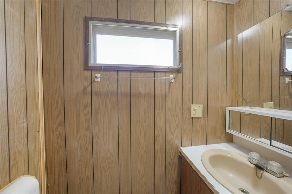 For Sale: $82,500 (2 beds, 1 baths, 672 Square Feet)