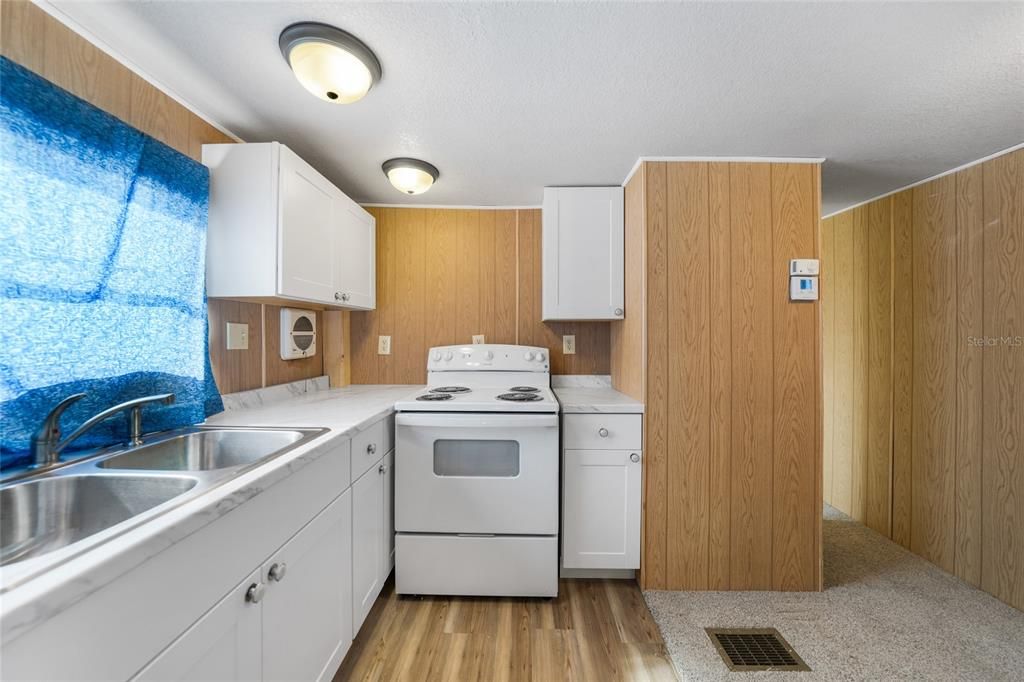 For Sale: $82,500 (2 beds, 1 baths, 672 Square Feet)