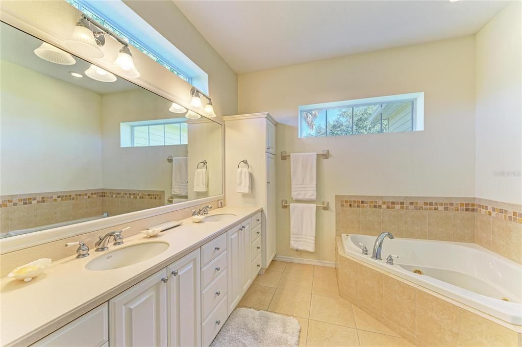 На продажу: $750,000 (3 спален, 2 ванн, 2996 Квадратных фут)