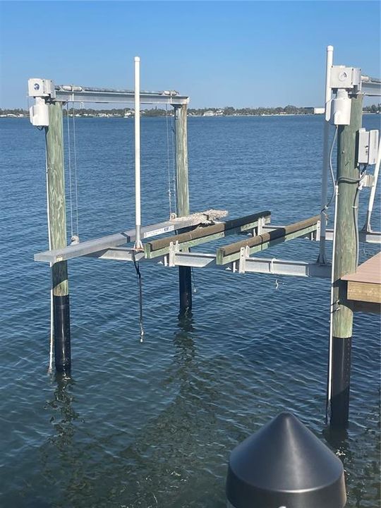 На продажу: $1,250,000 (0.41 acres)