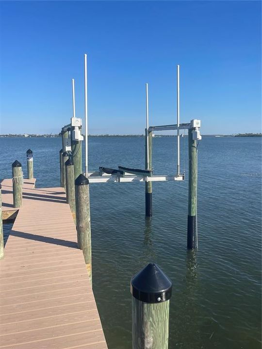 На продажу: $1,250,000 (0.41 acres)