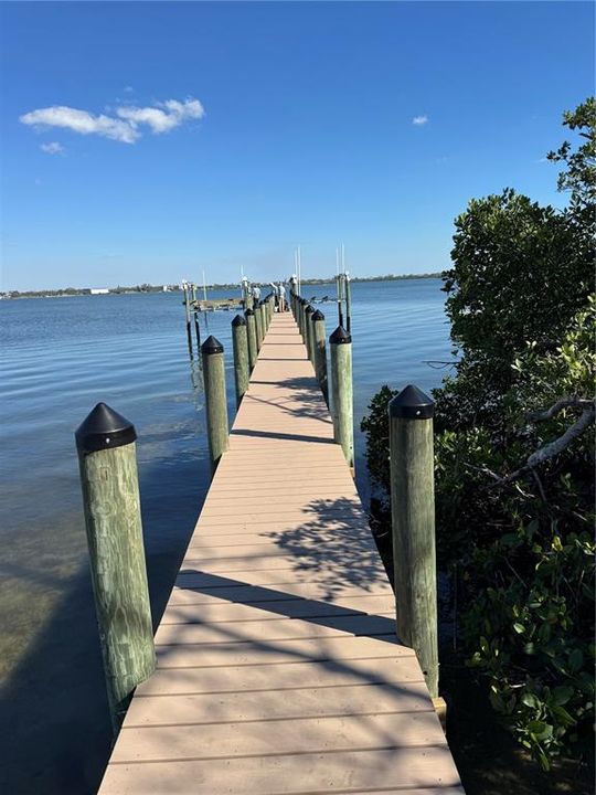 На продажу: $1,250,000 (0.41 acres)