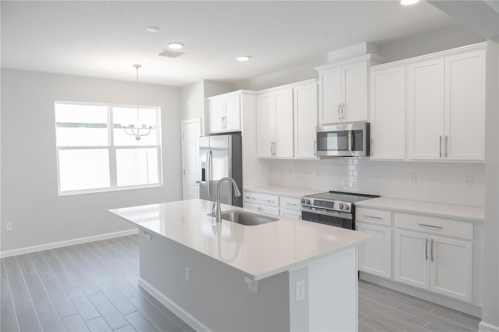 出租: $2,400 (3 贝兹, 2 浴室, 1693 平方英尺)