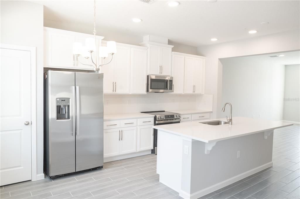 出租: $2,400 (3 贝兹, 2 浴室, 1693 平方英尺)