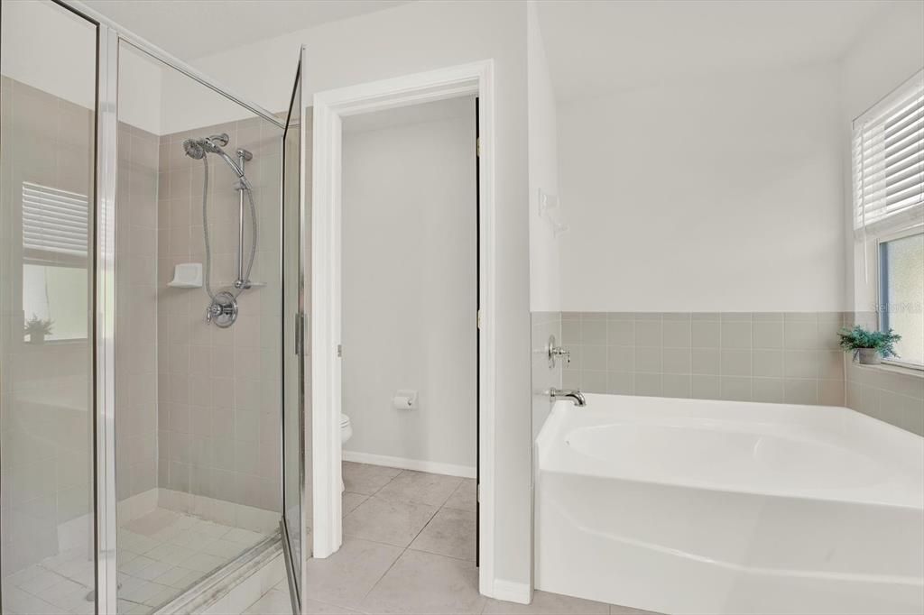 For Rent: $3,150 (3 beds, 2 baths, 2366 Square Feet)