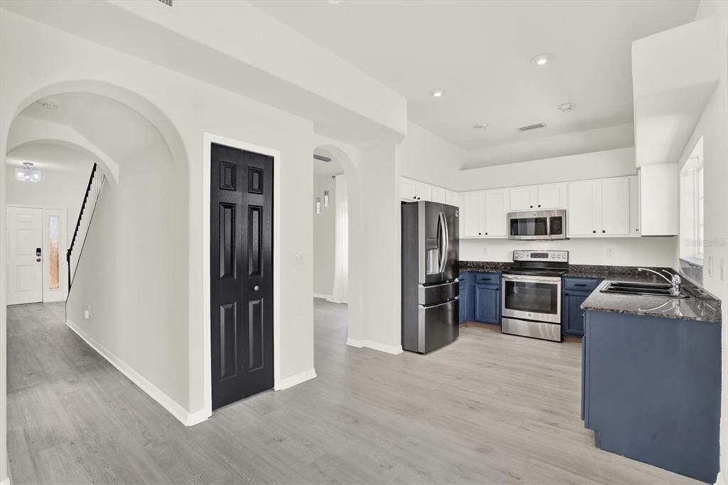 For Rent: $3,150 (3 beds, 2 baths, 2366 Square Feet)