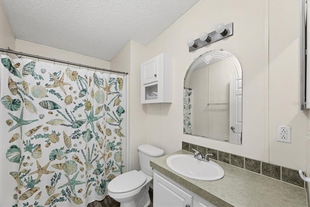 合同活跃: $179,900 (2 贝兹, 2 浴室, 1404 平方英尺)