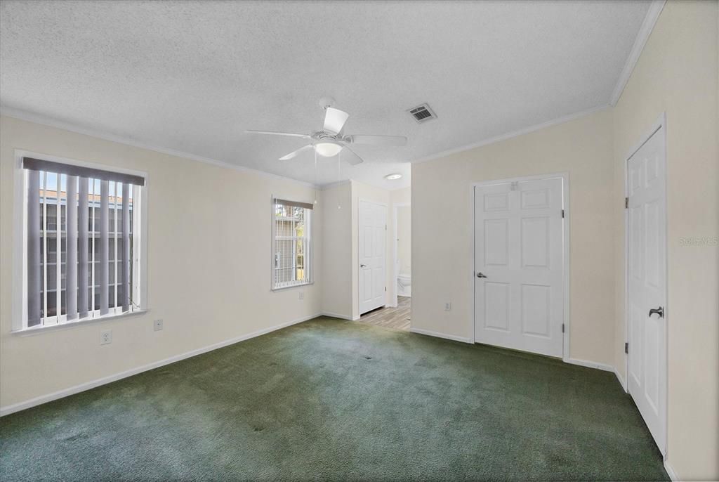 合同活跃: $179,900 (2 贝兹, 2 浴室, 1404 平方英尺)