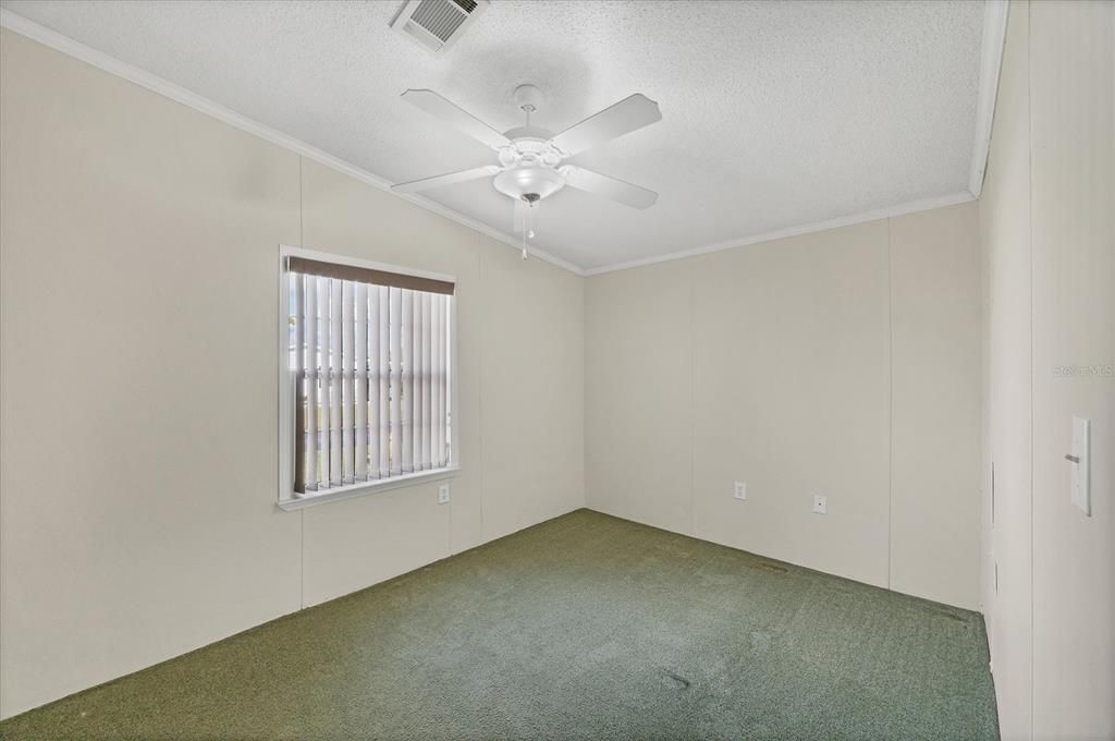 合同活跃: $179,900 (2 贝兹, 2 浴室, 1404 平方英尺)