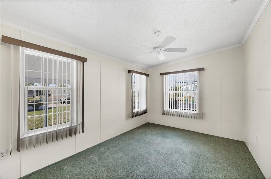 合同活跃: $179,900 (2 贝兹, 2 浴室, 1404 平方英尺)