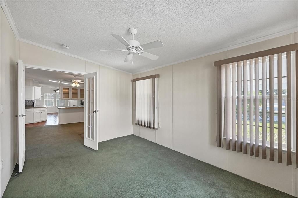 合同活跃: $179,900 (2 贝兹, 2 浴室, 1404 平方英尺)