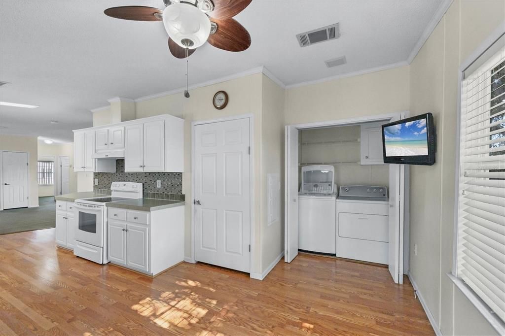 合同活跃: $179,900 (2 贝兹, 2 浴室, 1404 平方英尺)