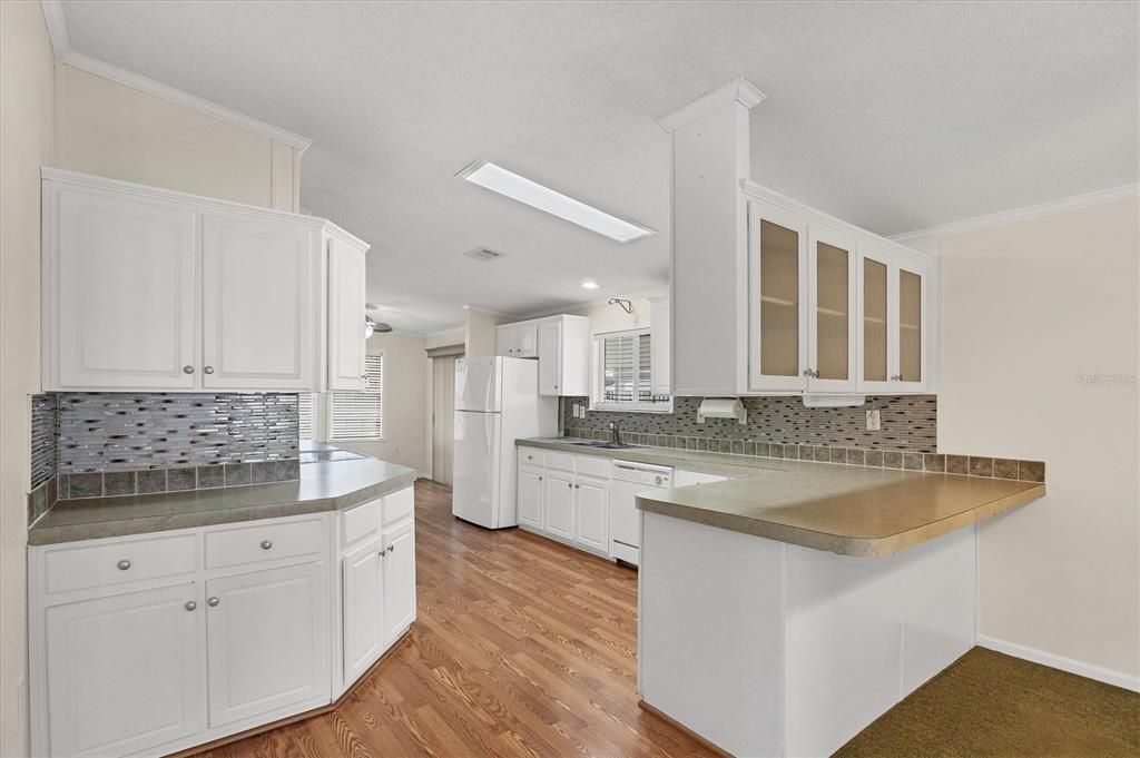 合同活跃: $179,900 (2 贝兹, 2 浴室, 1404 平方英尺)