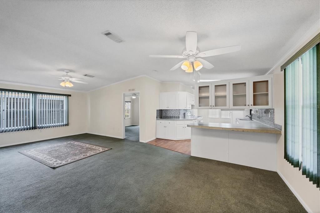 合同活跃: $179,900 (2 贝兹, 2 浴室, 1404 平方英尺)