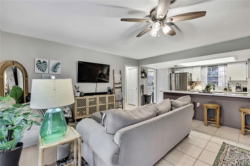 На продажу: $279,900 (3 спален, 2 ванн, 1108 Квадратных фут)