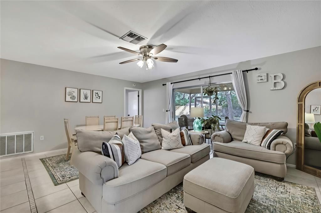 На продажу: $279,900 (3 спален, 2 ванн, 1108 Квадратных фут)