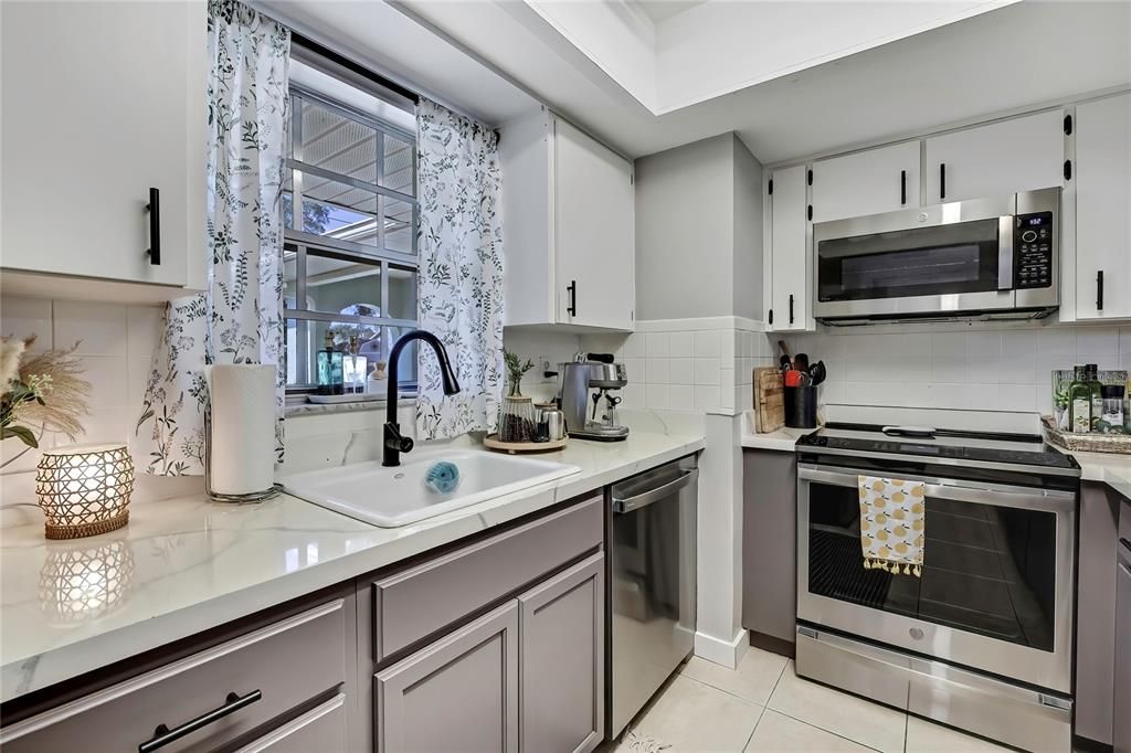 На продажу: $279,900 (3 спален, 2 ванн, 1108 Квадратных фут)