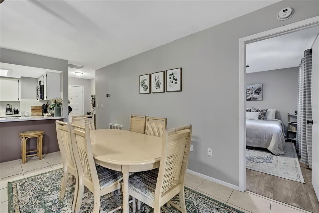 На продажу: $279,900 (3 спален, 2 ванн, 1108 Квадратных фут)