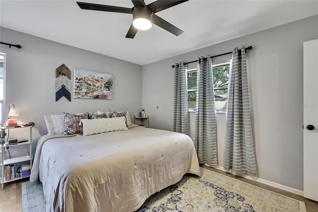 На продажу: $279,900 (3 спален, 2 ванн, 1108 Квадратных фут)