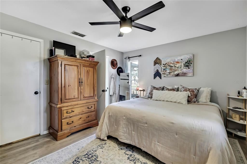 На продажу: $279,900 (3 спален, 2 ванн, 1108 Квадратных фут)